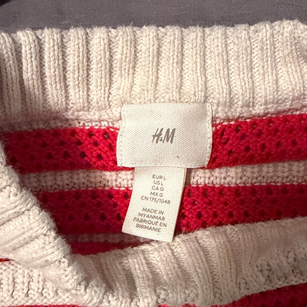 ✨5/$30✨H&M Red and White Striped Crew Neck Sweater - Picture 2 of 3